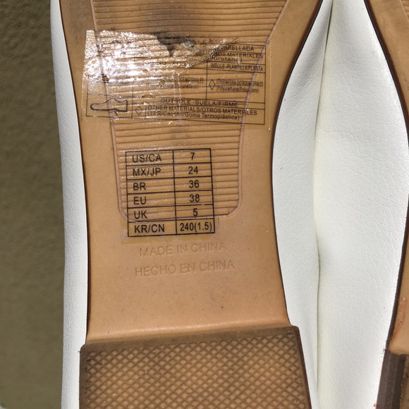 🌷🪷 Lovely white loafer flats. Only worn once on carpet for a few hours. - Picture 9 of 10